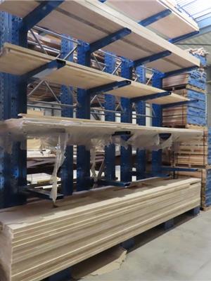 deels bewerkt hout stockeren